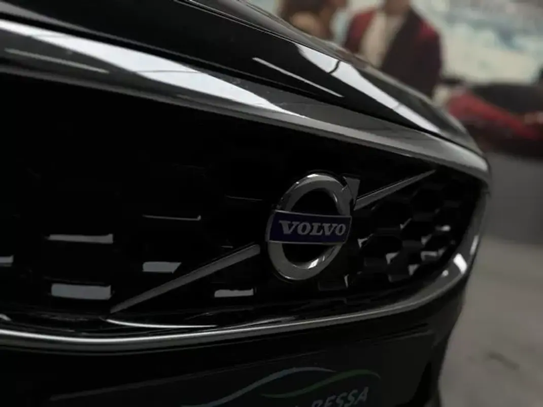 Volvo V40 2014 - 8999 EUR, 260000 km - 260000km - foto 4 de 15