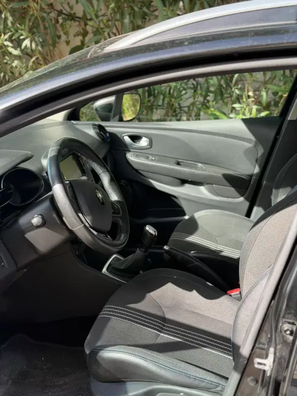 Renault Clio 2018 - 13900 EUR, 145107 km - AUTO.MOTO.pt - 145107km - foto 8 de 10