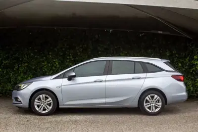 Opel Astra Sports Tourer 2017 - 11500 EUR, 164500 km - AUTO.MOTO.pt - 164500km - foto 5 de 14