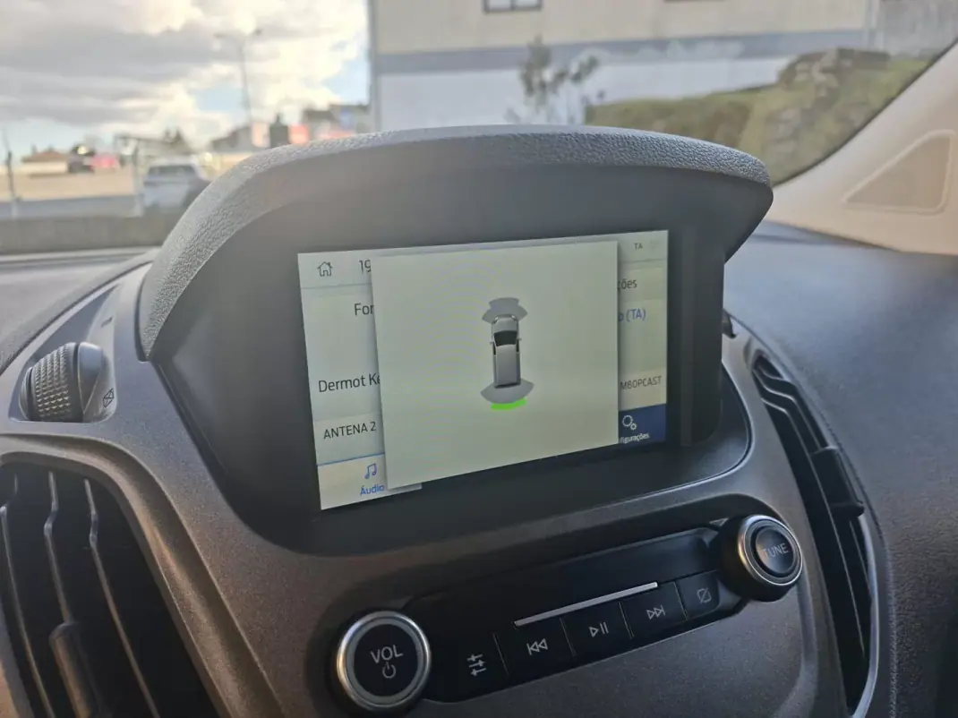 Ford Transit Courier 2021 - 12990 EUR, 88501 km - AUTO.MOTO.pt - 88501km - foto 11 de 15