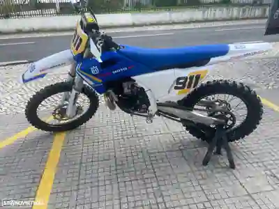 Husqvarna TC 300 2025 - 9500 EUR, 10 km - AUTO.MOTO.pt - 10km - foto 2 de 5