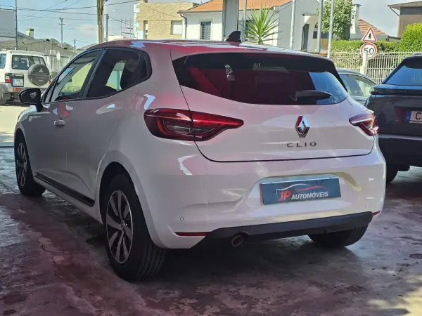 Renault Clio 2023 - 11999 EUR, 115000 km - AUTO.MOTO.pt - 115000km - foto 12 de 14