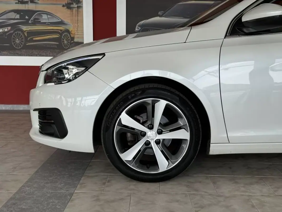 Peugeot 308 2019 - 17990 EUR, 63734 km - AUTO.MOTO.pt - 63734km - foto 5 de 18