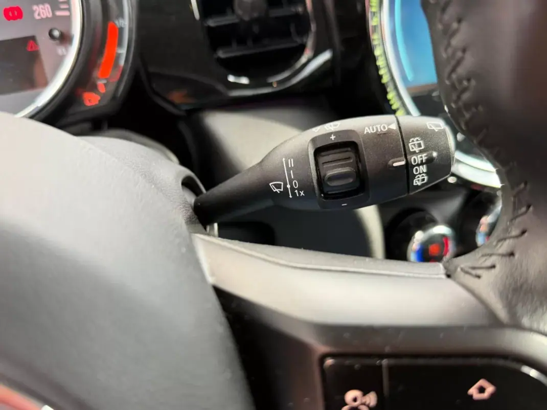 MINI Cooper 2023 - 22900 EUR, 48618 km - AUTO.MOTO.pt - 48618km - foto 7 de 15