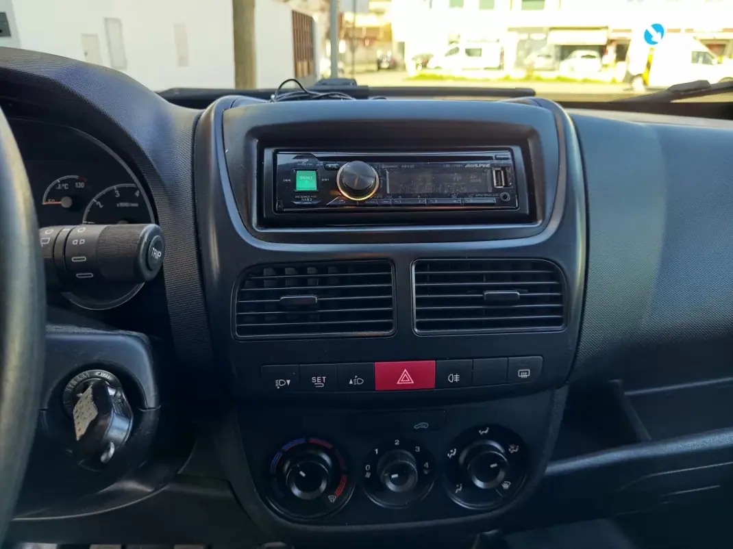 Opel Combo 2014 - 8490 EUR, 146000 km - AUTO.MOTO.pt - 146000km - foto 16 de 16