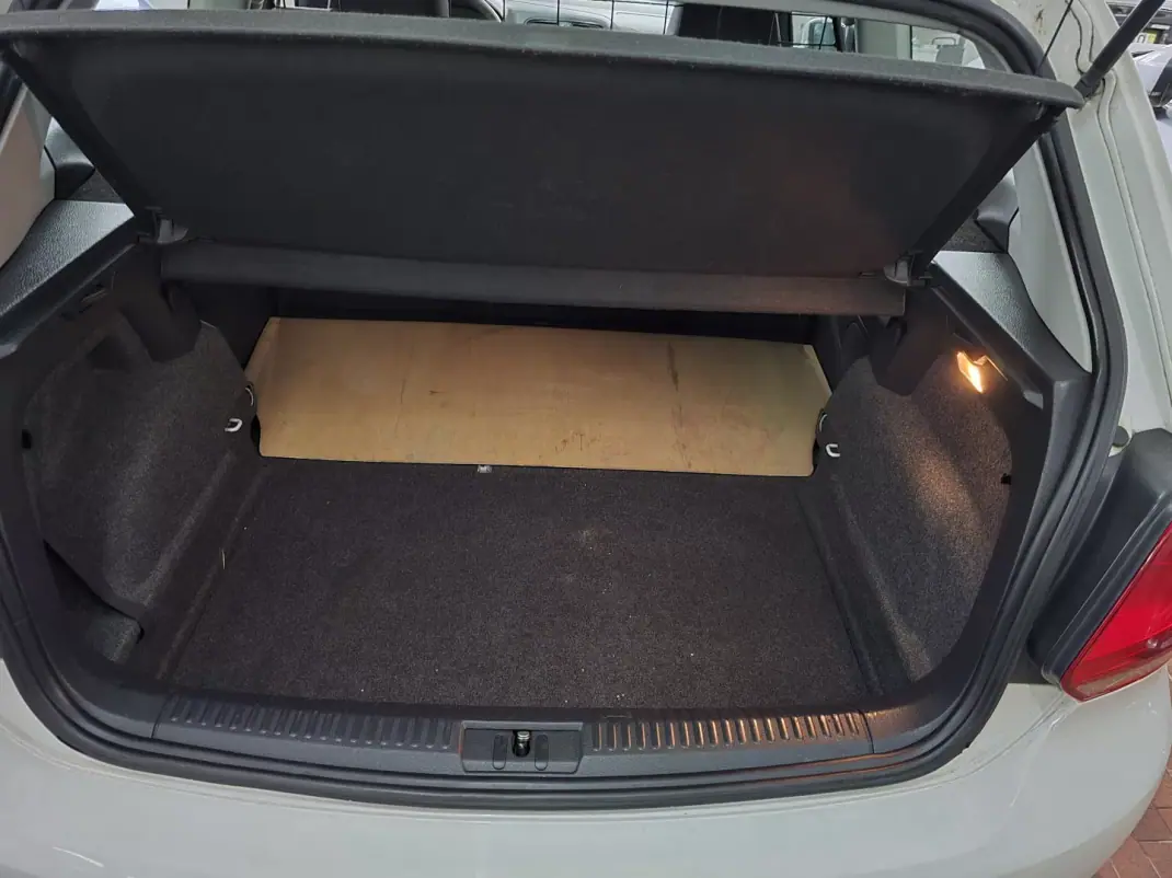 VW Polo 1.2 TDi Van 2013 - 5750 EUR, 269000 km - AUTO.MOTO.pt - 269000km - foto 9 de 17