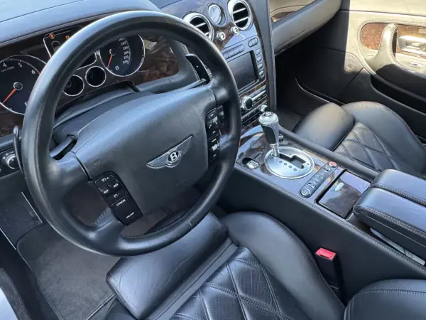 Bentley Continental 2009 - 95000 EUR, 60000 km - AUTO.MOTO.pt - 60000km - foto 19 de 23