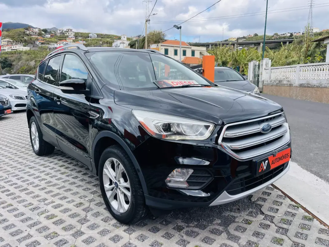 Ford Kuga 2017 - 17950 EUR, 85499 km - AUTO.MOTO.pt - 85499km - foto 1 de 14