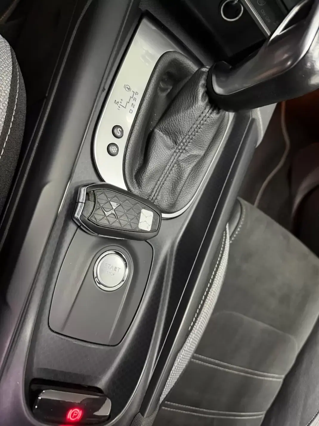 DS DS4 Crossback 2016 - 13990 EUR, 125000 km - AUTO.MOTO.pt - 125000km - foto 22 de 23