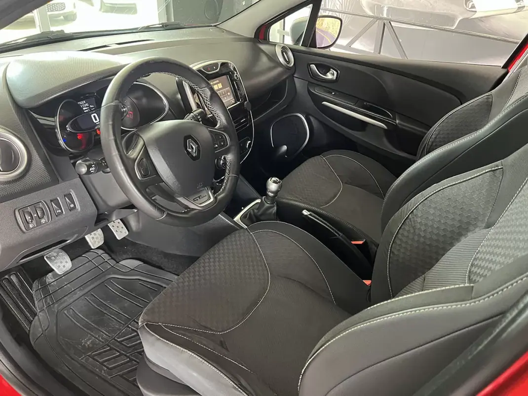 Renault Clio Sport Tourer 2016 - 9600 EUR, 169693 km - AUTO.MOTO.pt - 169693km - foto 5 de 23
