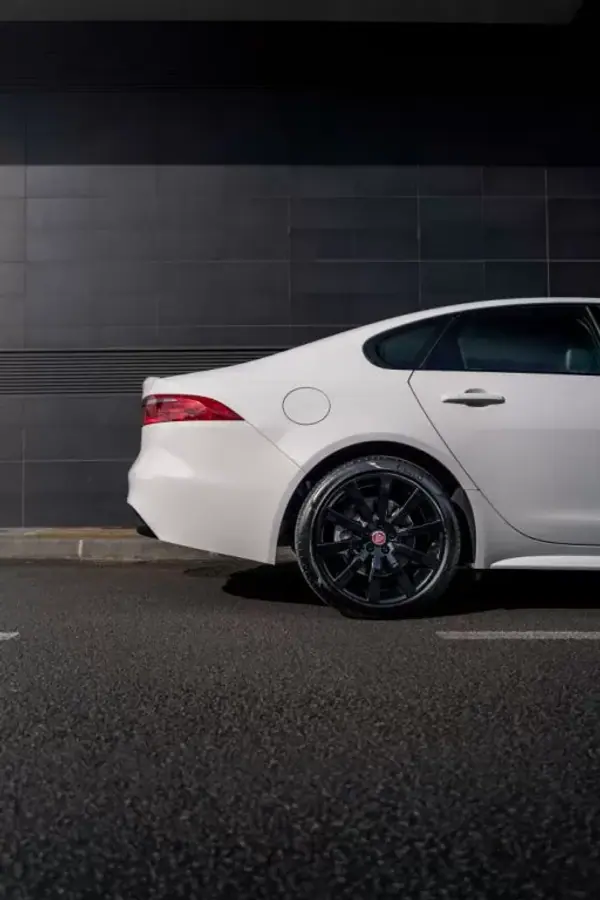 Jaguar XF 2017 - 22990 EUR, 145800 km - AUTO.MOTO.pt - 145800km - foto 9 de 55
