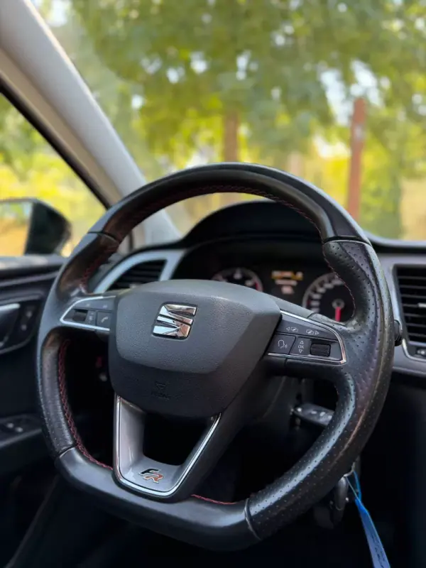 SEAT Leon ST 2016 - 16000 EUR, 188000 km - AUTO.MOTO.pt - 188000km - foto 19 de 26