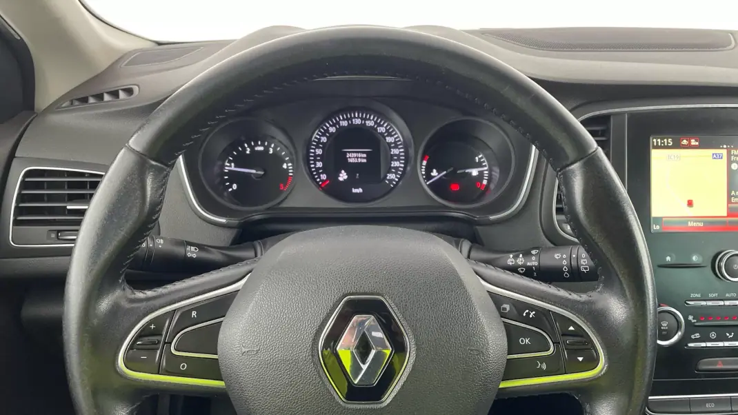 Renault Mégane Sport Tourer 2020 - 9950 EUR, 68500 km - AUTO.MOTO.pt - 68500km - foto 14 de 17