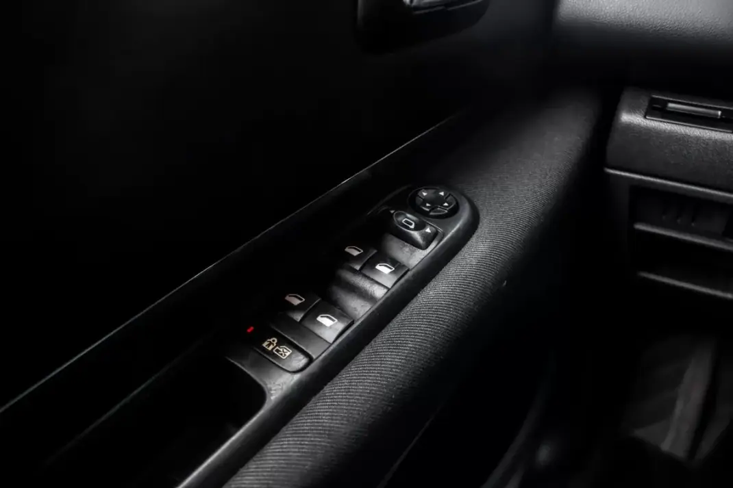 Peugeot 3008 2010 - 7490 EUR, 200623 km - AUTO.MOTO.pt - 200623km - foto 16 de 36