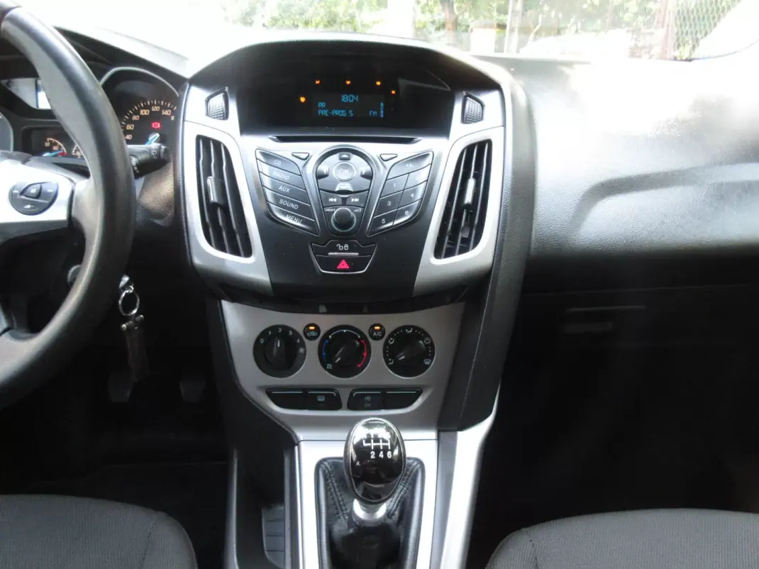Ford Focus SW 2013 - 6990 EUR, 210000 km - 210000km - foto 25 de 28