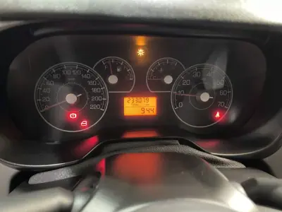 Fiat PUNTO 2008 - 2999 EUR, 233000 km - AUTO.MOTO.pt - 233000km - foto 27 de 36