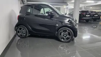 Smart ForTwo Coupé 2018 - 14990 EUR, 72000 km - AUTO.MOTO.pt - 72000km - foto 3 de 37