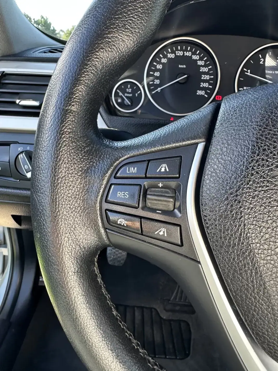 BMW 318 2014 - 10900 EUR, 260000 km - 260000km - foto 33 de 58