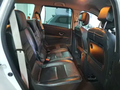 Renault Grand Scénic 2015 - 12990 EUR, 123000 km - AUTO.MOTO.pt - 123000km - foto 14 de 16