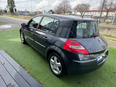 Renault Mégane 2007 - 4750 EUR, 249000 km - AUTO.MOTO.pt - 249000km - foto 3 de 13