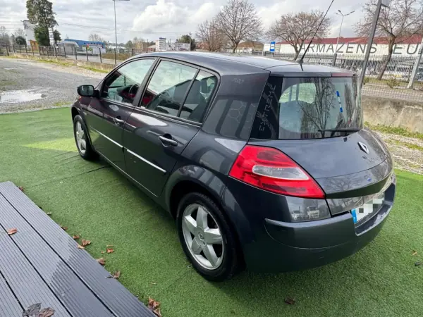 Renault Mégane 2007 - 4750 EUR, 249000 km - AUTO.MOTO.pt - 249000km - foto 3 de 13