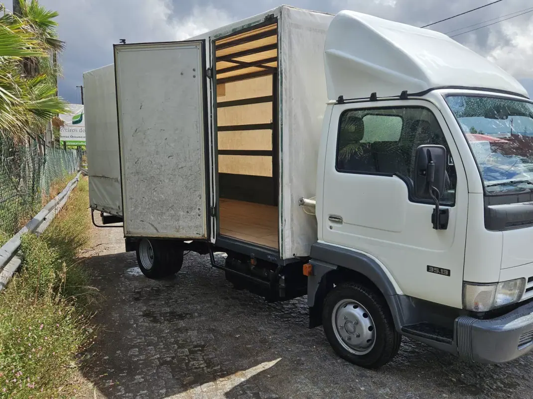 Nissan Cabstar 35.13 2007 - 10500 EUR, 217000 km - 217000km - foto 5 de 9