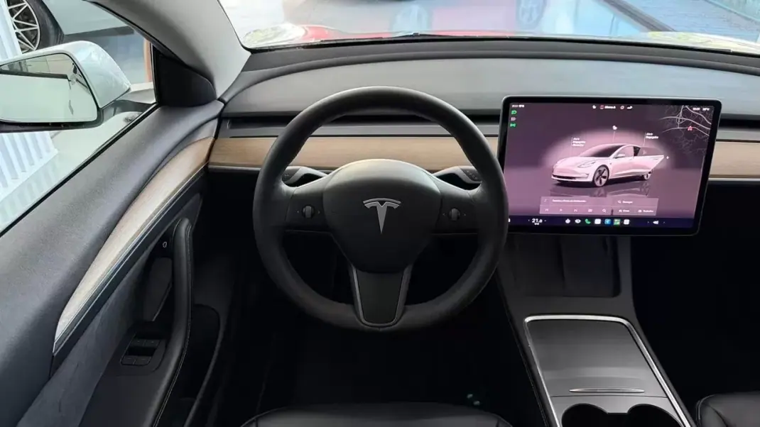 Tesla Model 3 2022 - 29990 EUR, 84000 km - AUTO.MOTO.pt - 84000km - foto 10 de 21