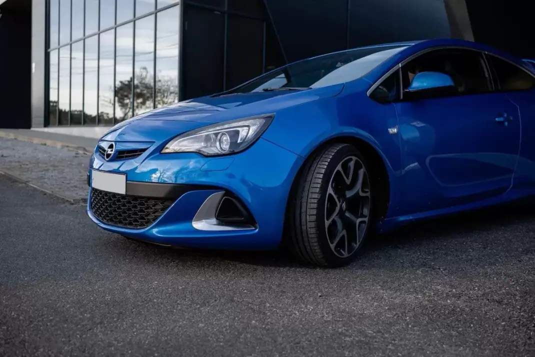 Opel Astra GTC 2013 - 23500 EUR, 109000 km - AUTO.MOTO.pt - 109000km - foto 11 de 47