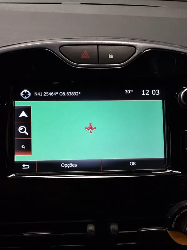 Renault Clio 2016 - 8990 EUR, 105872 km - AUTO.MOTO.pt - 105872km - foto 12 de 15