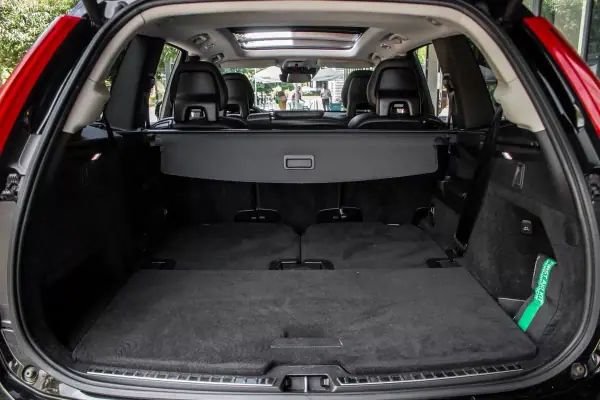 Volvo XC 90 2021 - 37990 EUR, 110263 km - AUTO.MOTO.pt - 110263km - foto 28 de 44