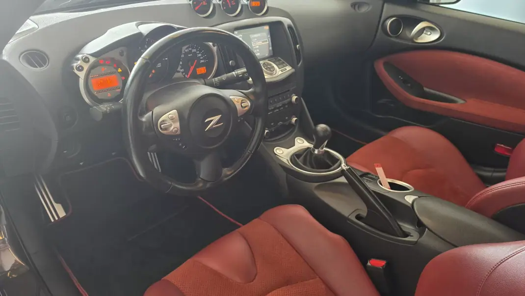 Nissan 370 Z 2010 - 39900 EUR, 111567 km - AUTO.MOTO.pt - 111567km - foto 44 de 62