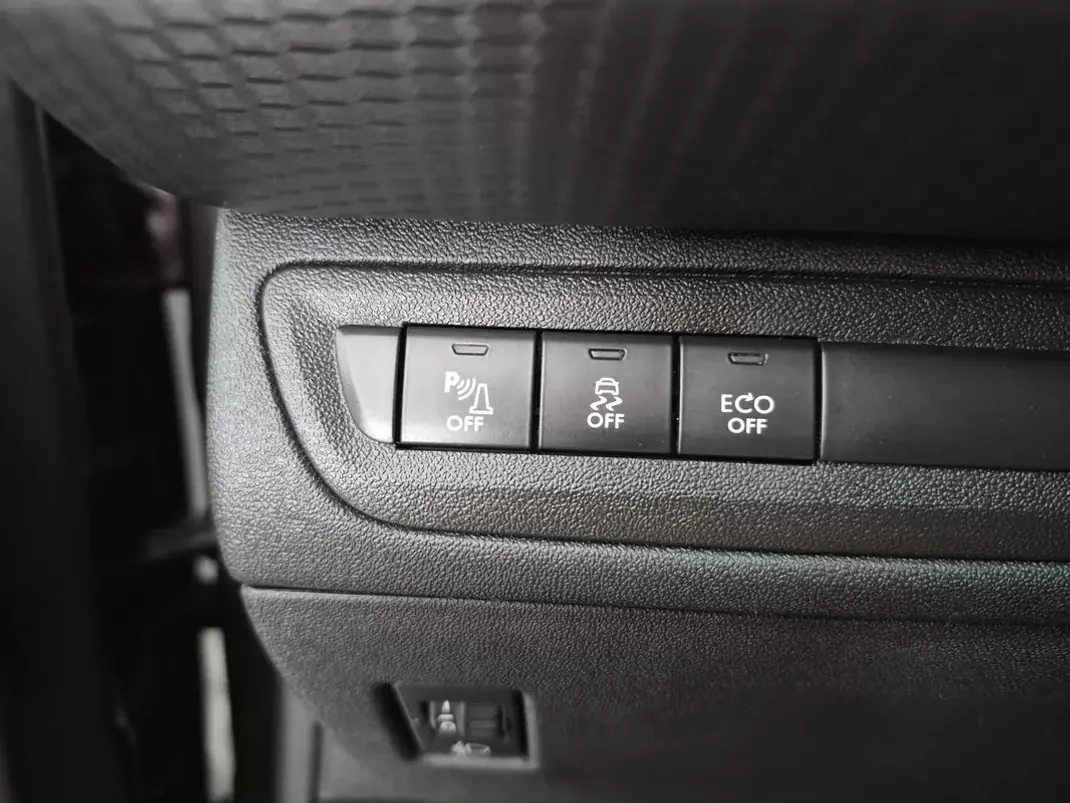 Peugeot 2008 2017 - 9999 EUR, 63500 km - 63500km - foto 29 de 33
