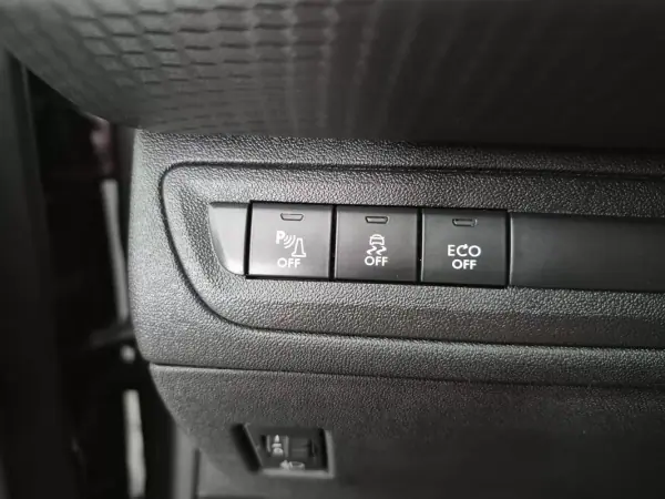 Peugeot 2008 2017 - 9999 EUR, 63500 km - 63500km - foto 29 de 33