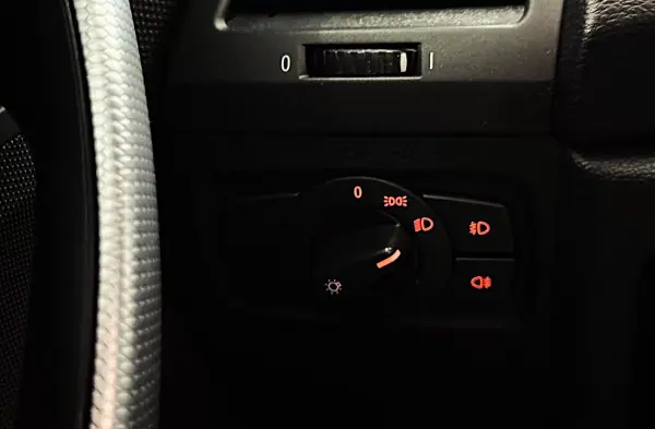 BMW 118 2007 - 12990 EUR, 245000 km - AUTO.MOTO.pt - 245000km - foto 26 de 37