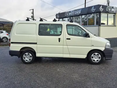Toyota HiAce 2010 - 12500 EUR, 331380 km - AUTO.MOTO.pt - 331380km - foto 6 de 30