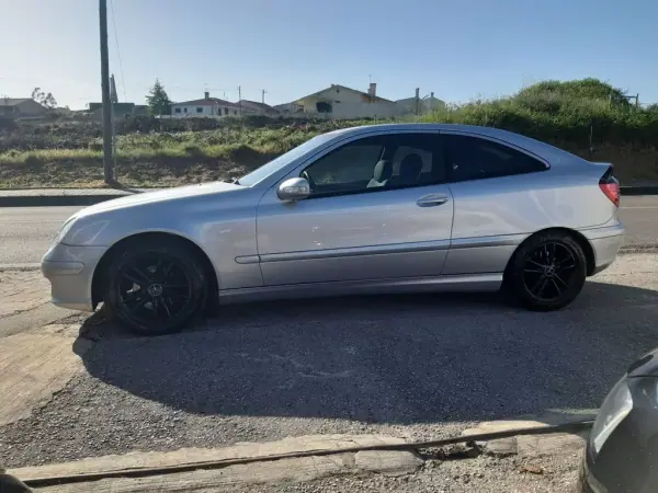 Mercedes-Benz C 180 2003 - 7000 EUR, 173500 km - AUTO.MOTO.pt - 173500km - foto 7 de 32