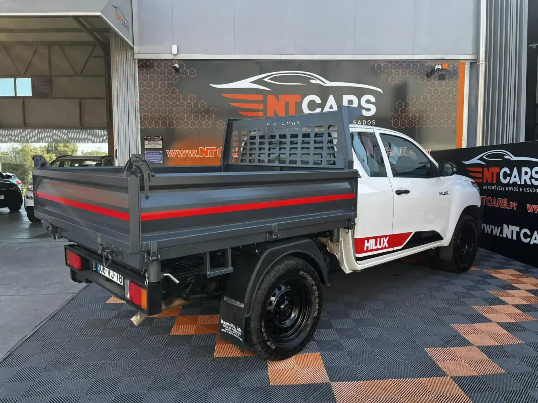 Toyota HILUX 2.4 D-4D 4WD CE TRI-BASCULANTE 2018 - 25900 EUR, 198136 km - AUTO.MOTO.pt - 198136km - foto 4 de 9