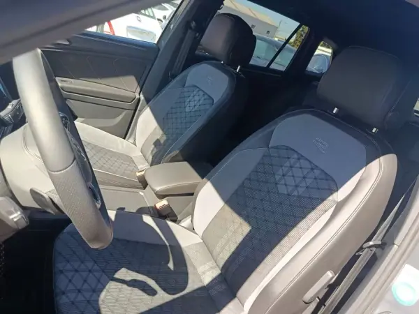 Volkswagen Tiguan 2021 - 28900 EUR, 141000 km - AUTO.MOTO.pt - 141000km - foto 12 de 33