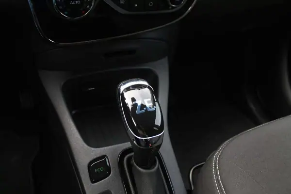 Renault Zoe 2018 - 13750 EUR, 94000 km - AUTO.MOTO.pt - 94000km - foto 14 de 22