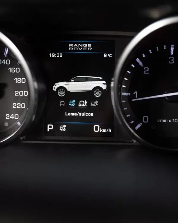Land Rover Range Rover Evoque 2013 - 18950 EUR, 180000 km - AUTO.MOTO.pt - 180000km - foto 17 de 23