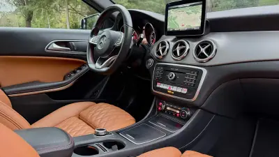 Mercedes-Benz GLA 180 2020 - 25750 EUR, 160000 km - AUTO.MOTO.pt - 160000km - foto 10 de 23
