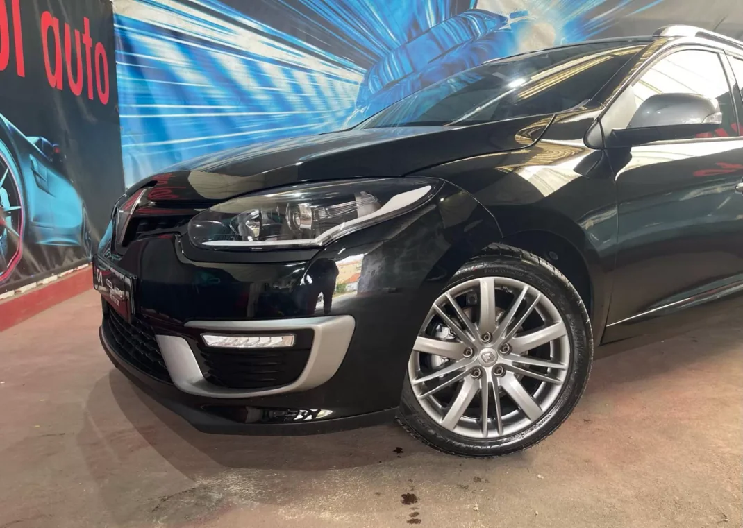 Renault Mégane Sport Tourer 2014 - 9999 EUR, 163000 km - AUTO.MOTO.pt - 163000km - foto 20 de 47