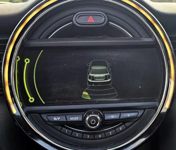 MINI Cooper 2015 - 16500 EUR, 150000 km - AUTO.MOTO.pt - 150000km - foto 13 de 25