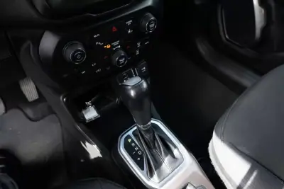 Jeep Renegade 2020 - 18500 EUR, 99000 km - AUTO.MOTO.pt - 99000km - foto 23 de 31