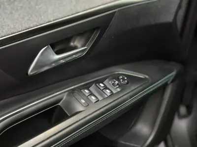 Peugeot 5008 2021 - 24800 EUR, 142000 km - AUTO.MOTO.pt - 142000km - foto 31 de 38