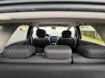 Renault Captur 2017 - 11000 EUR, 143000 km - AUTO.MOTO.pt - 143000km - foto 7 de 22