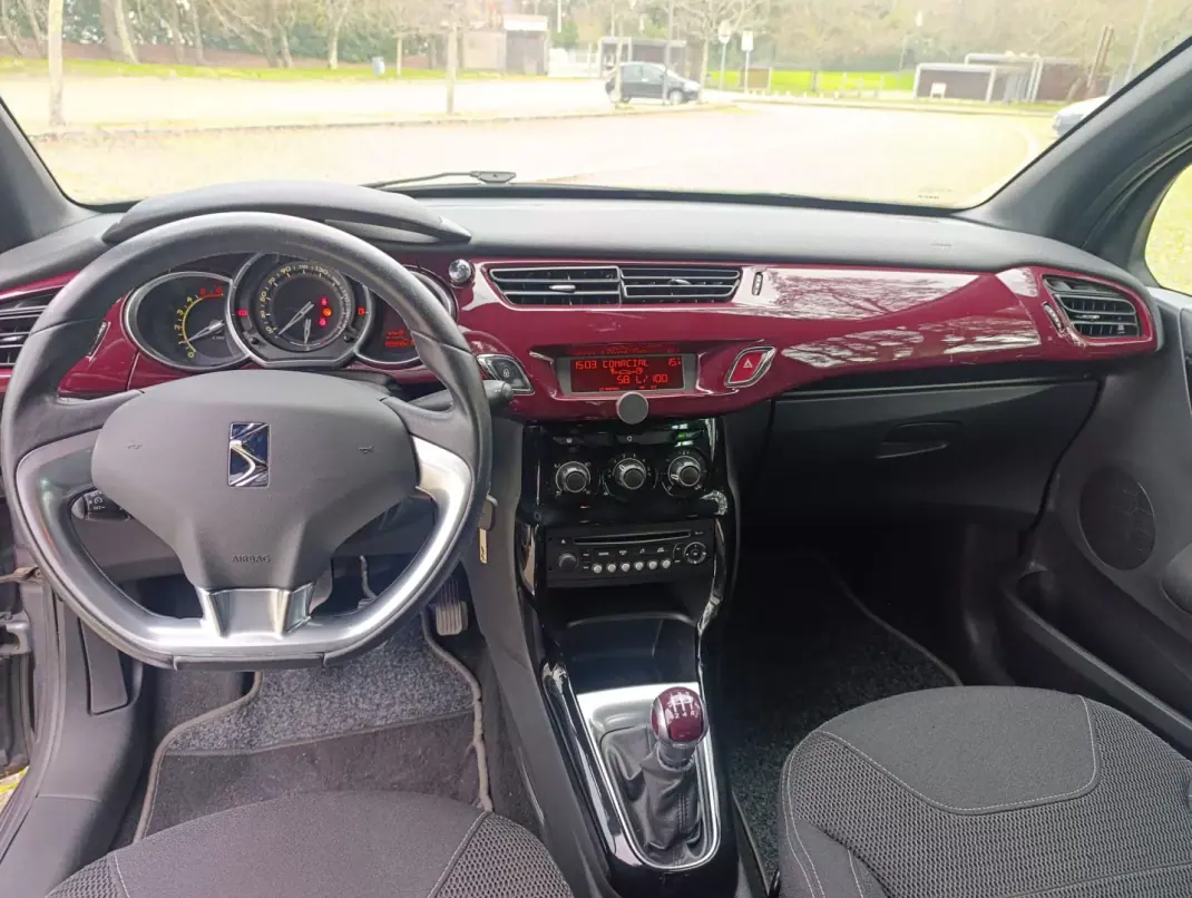 Citroën DS3 2010 - 8850 EUR, 135938 km - AUTO.MOTO.pt - 135938km - foto 7 de 12