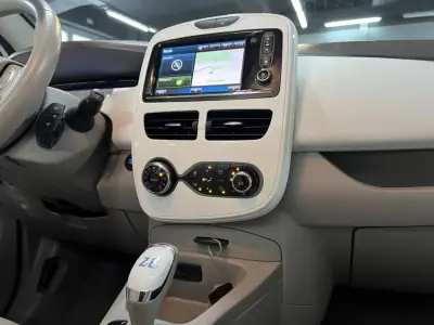Renault Zoe 2019 - 9990 EUR, 150000 km - AUTO.MOTO.pt - 150000km - foto 18 de 29