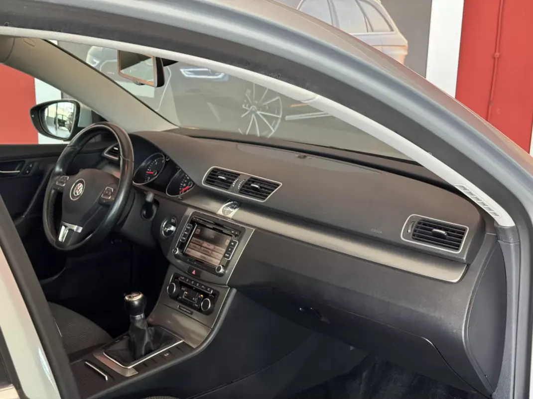 Volkswagen Passat Variant 2011 - 10990 EUR, 112945 km - 112945km - foto 14 de 20