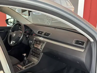 Volkswagen Passat Variant 2011 - 10990 EUR, 112945 km - 112945km - foto 14 de 20